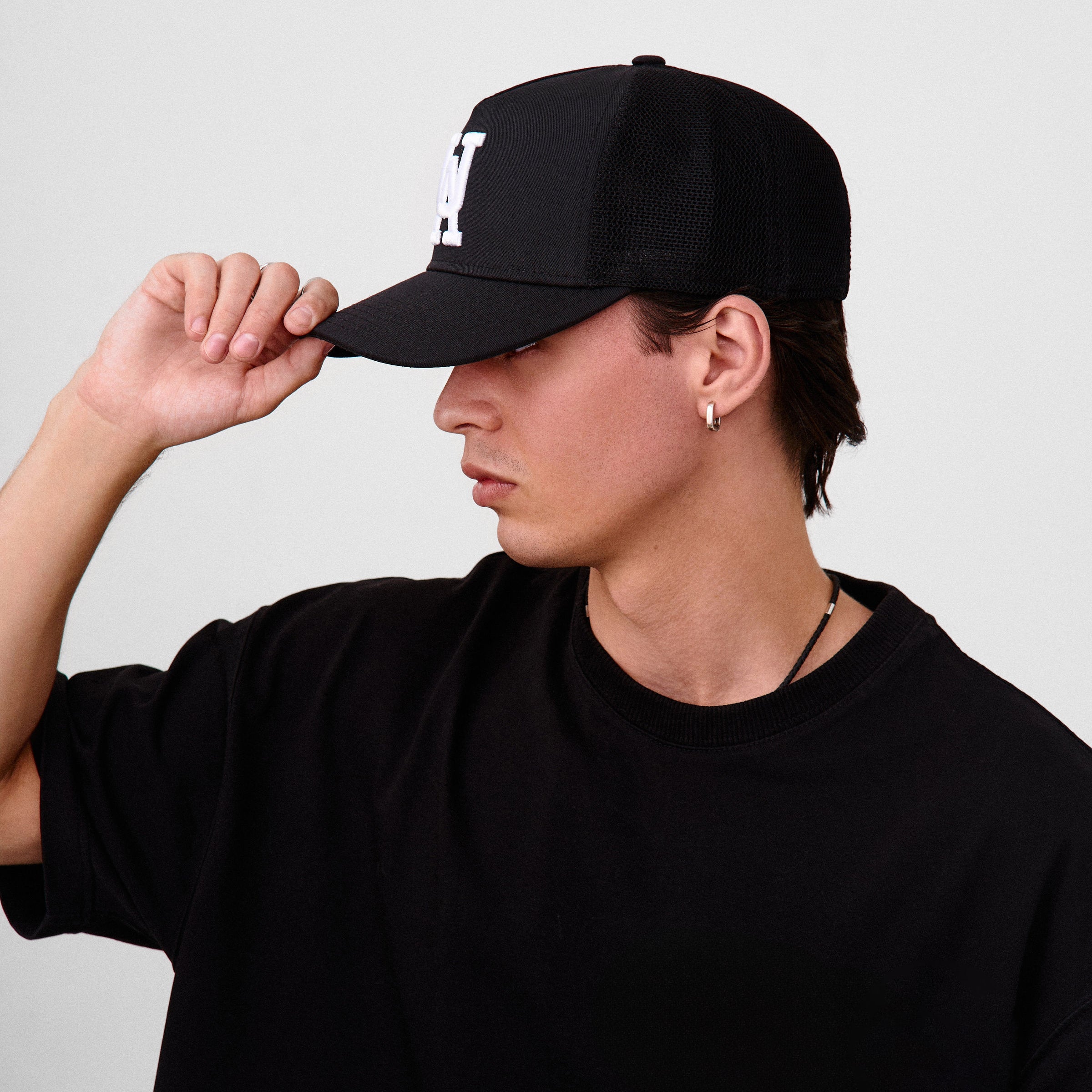 UA TRUCKER BLACK