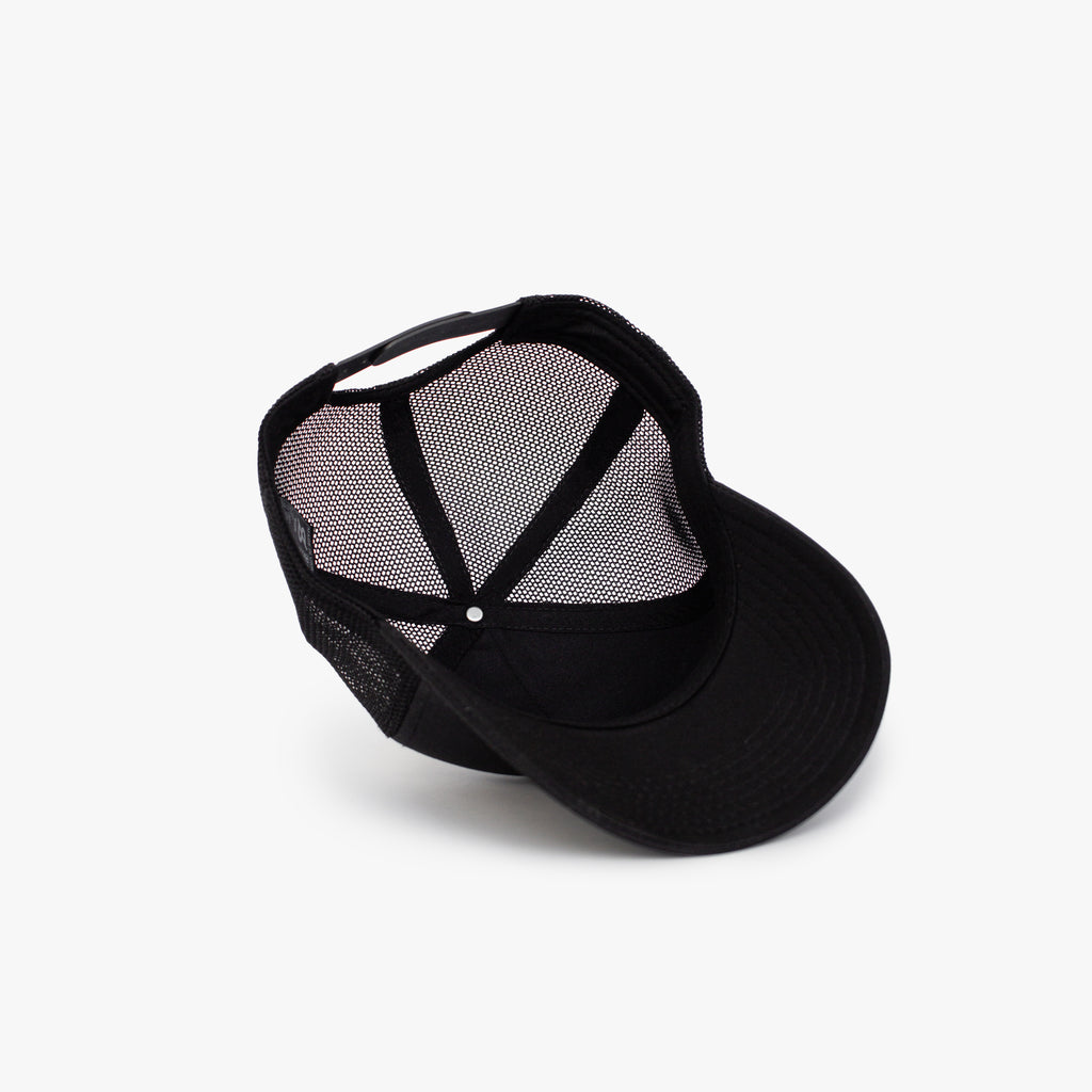 UA TRUCKER BLACK